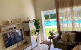 Apparemment de luxe vue piscine